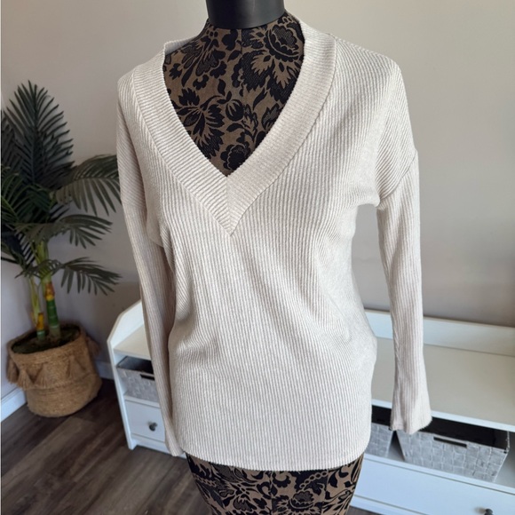 Dynamite Cream V-Neck Sweater - Picture 1 of 7